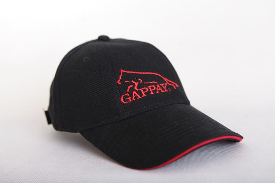 Бейсболка Gappay черная, с красной полосой и логотипом от магазина dog22.ru 